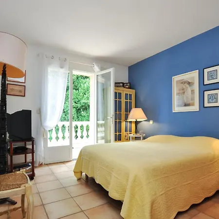 Awesome In Saint-raphael With Wifi