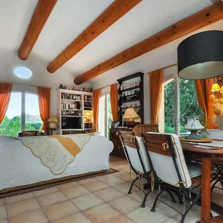 Awesome In Saint-raphael With Wifi 度假居