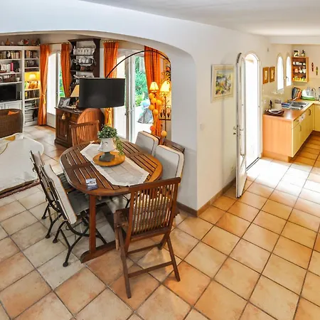 Casa vacanze Cozy In Saint-raphael With Wi-fi