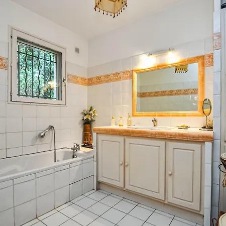 Casa vacanze Cozy In Saint-raphael With Wi-fi *